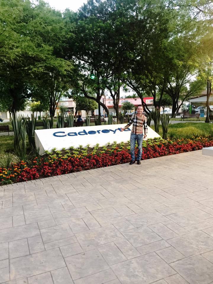 memogarzaa's tweet photo. Bonitos recuerdos, Plaza Cadereyta!! ✌🏻️ #LoQuePasaPorTuMentePasaPorTuVida https://t.co/NisczKsxnp