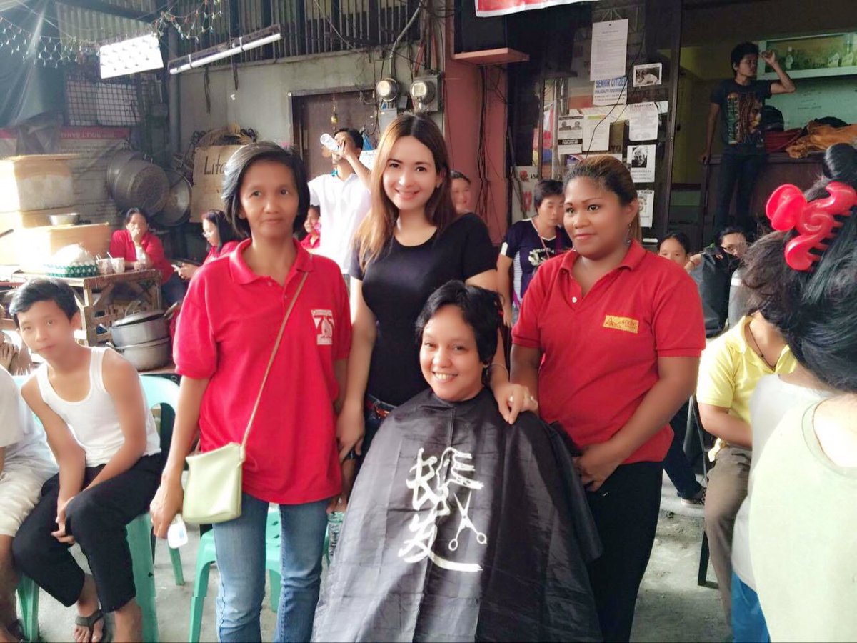 kategcoseteng's tweet photo. Magpagupit tayo kasi napakaiinit ng panahon!
#supportsmallstreams #Halalan2016 #katepamore #KilosQC #localbusiness https://t.co/z80E9F2DEw
