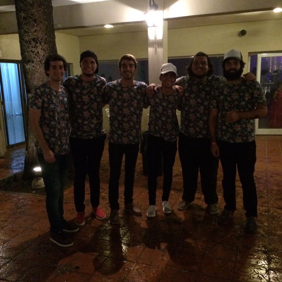 torobielawski's tweet photo. Después de el gran show de @FreeLadiesOk en el 15 de zoe! https://t.co/GJoqVzxdxO