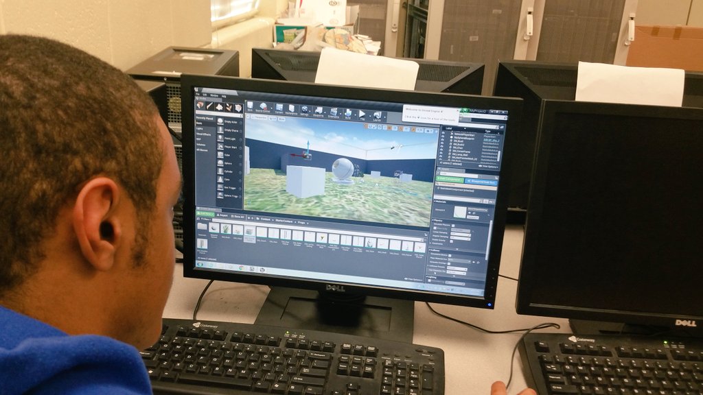 Kmbarnette16's tweet photo. @volusiaschools @Mainlandhigh Awesomeness happening in @TimWeatherford  Game/Sim classroom!  #VCSProud #VCSCTE ⭐⭐⭐ https://t.co/LXzUwhPBjV
