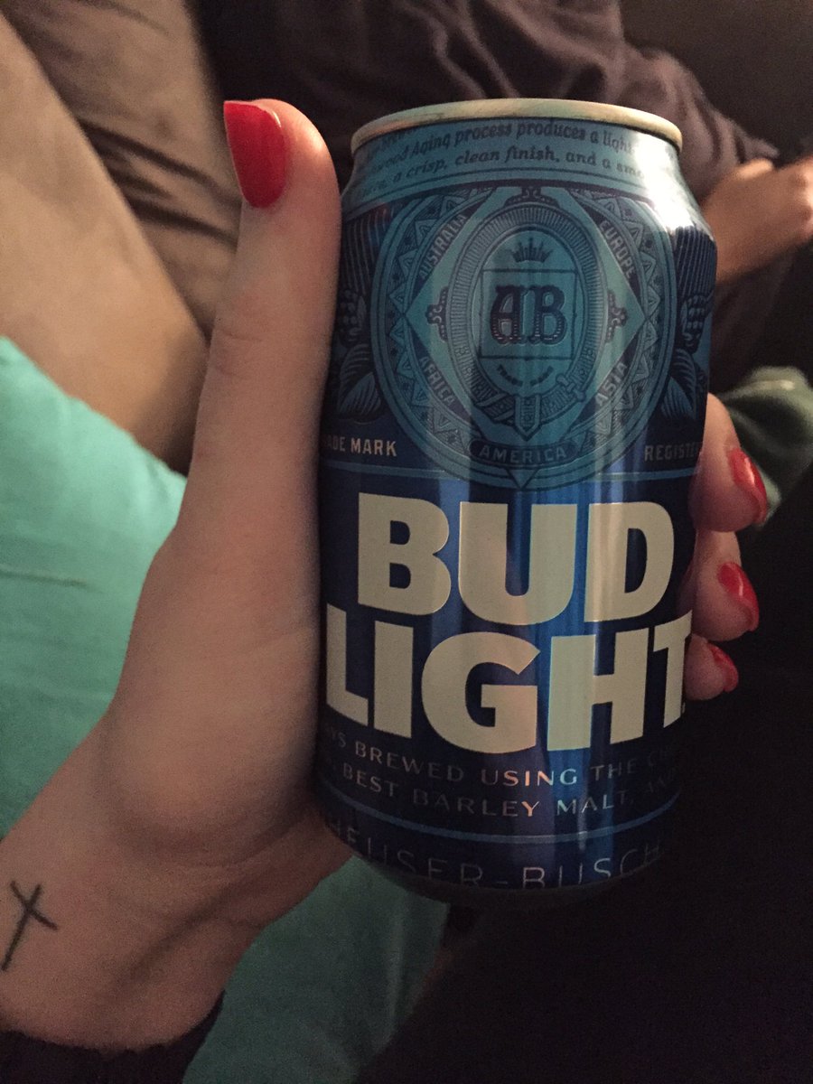 ROConnor51's tweet photo. When you see the new @budlight can and you're 1st reaction is "WOW, GREAT FONT!" #graphicdesignprobs https://t.co/xhPHDuJzD0