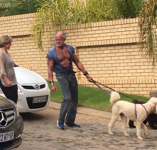 FunnyPicsDepot's tweet photo. I've been saying my neighbor looks like the grand master from Tekken. Lol and no one believed me. https://t.co/L2qBSStQqu