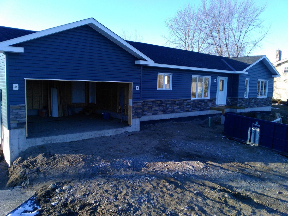 PPetrtyl's tweet photo. Finished up #guildcrest homes in #bayshorevillage with #gentek siding and #versetta #boreal stone https://t.co/IO8D6OD4OW