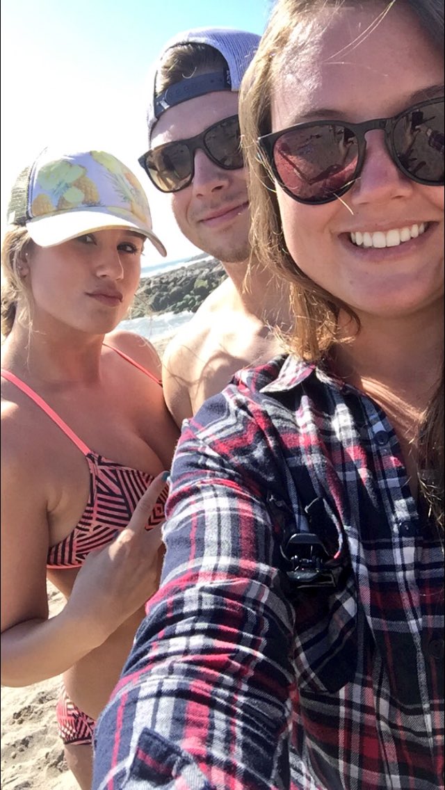 SummerMachtolff's tweet image. Ventura beach today with squad @theofficerdan @austinseder29 #rob #everyoneelse