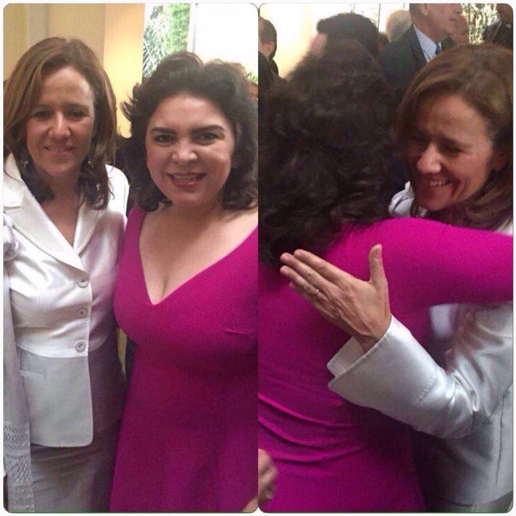 mipuntodevistaa's tweet photo. #sentirigualdad
@IvonneOP (PRI) y @Mzavalagc (PAN). Encuentro de mujeres presidenciales. @EPN @PRI_Nacional https://t.co/el6qM6wt03