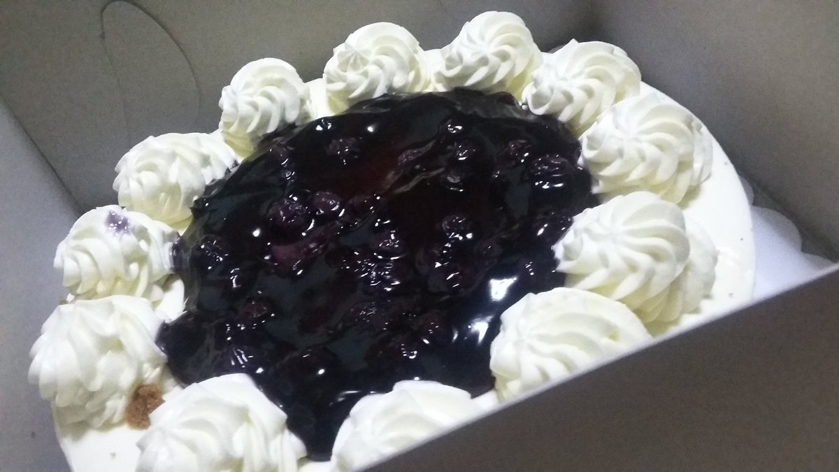 raffyelaaaa's tweet photo. Yesterday #blueberrycheescake https://t.co/wF0erh4RMf