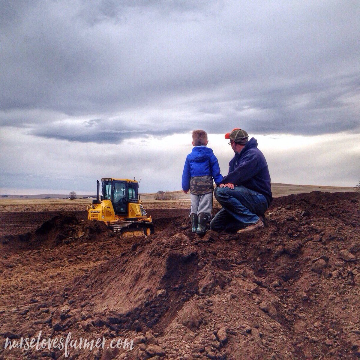 sarahscutflowrs's tweet photo. The boys were happy to see #TonkaTuff hard at work levelling out land for the new shed @WheatlanderJay https://t.co/AJCTEJ8Woh