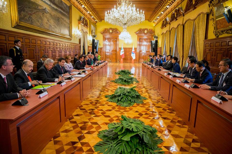 PresidenciaMX's tweet photo. #COMUNICADO: México y Corea firman 17 acuerdos de cooperación. https://t.co/2HXUcbc9RZ https://t.co/7UV8Wja276