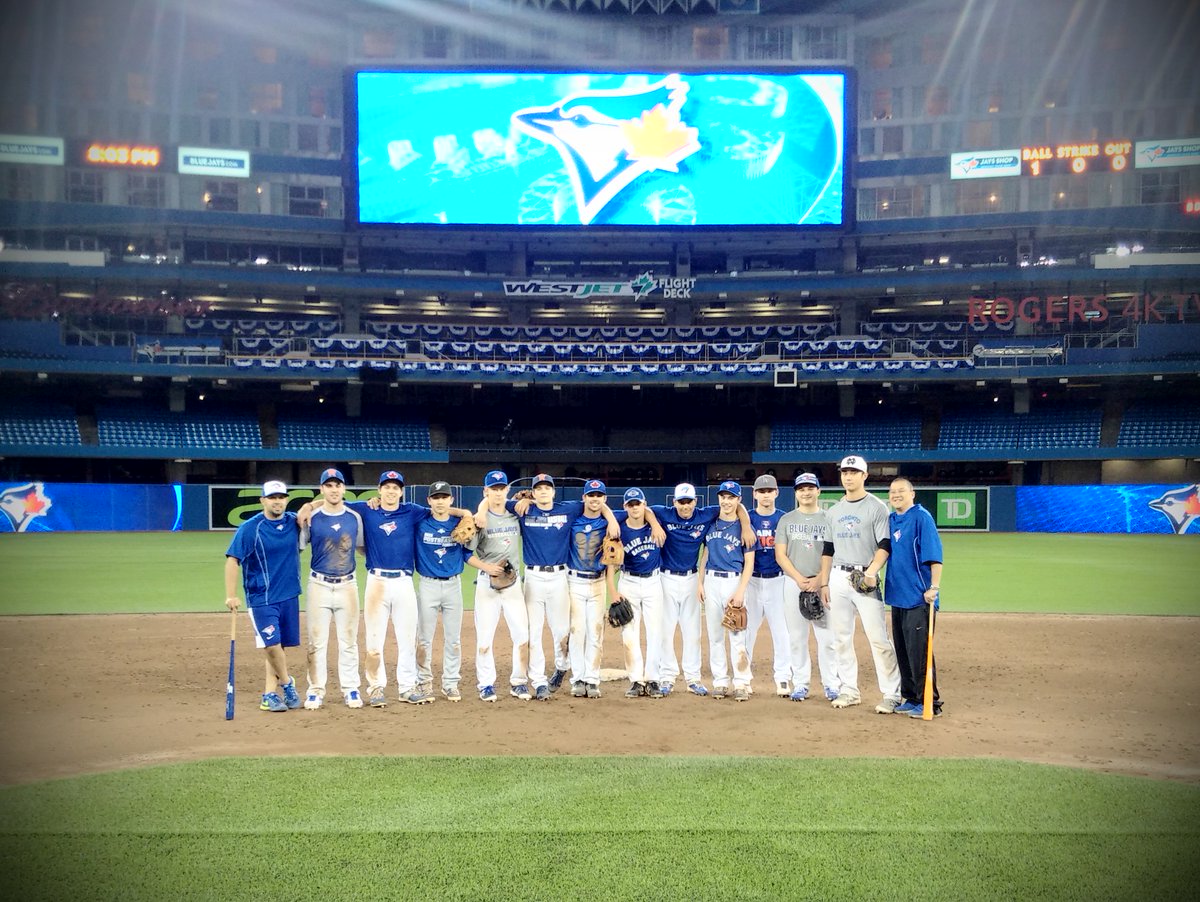 TorontoMets's tweet photo. Thanks to @BlueJays for letting us be the guinea pigs tonight before the big leaguers start Friday #BigLeagueInfield https://t.co/gBqWqR1iTP