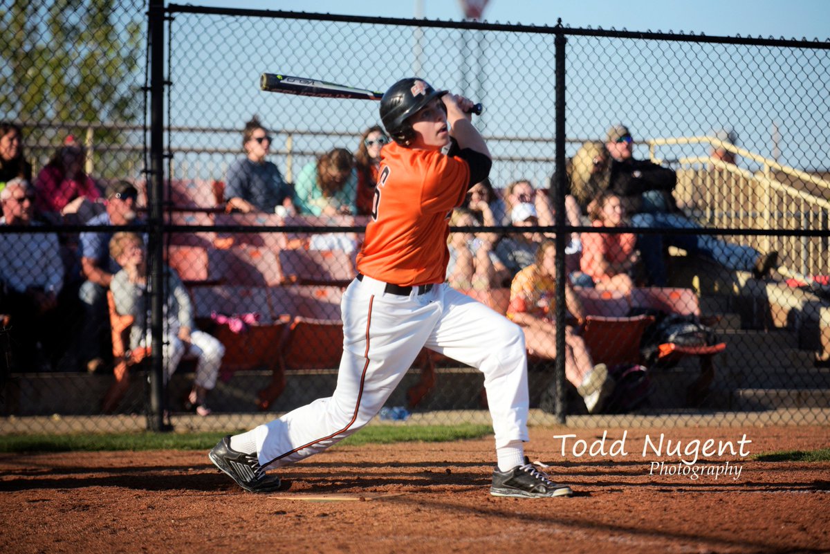 tanugent12's tweet image. @jear_bear6 with a walk off for the @Piratebaseball win over Belton! @PCHSAthletics1