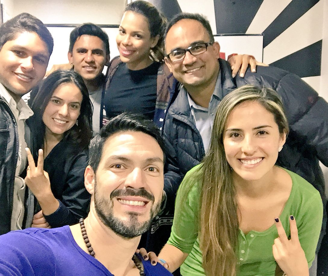 SNAPMEGAFIESTAS's tweet photo. CON BUENOS AMIGOS EN SNAP con:

@CARLOSH_DJ @JaiderVelasco @Steffygemini @Yuyicardona @jasonlizarazo @yesicamhdz https://t.co/3IGd7qf2hg