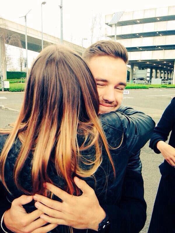 rettdar's tweet photo. @1dafter25
Look at their faces hugging their fans! I picked the right boys to loveπβ€οΈππ
#FourAlmighty https://t.co/74Ywye4kox