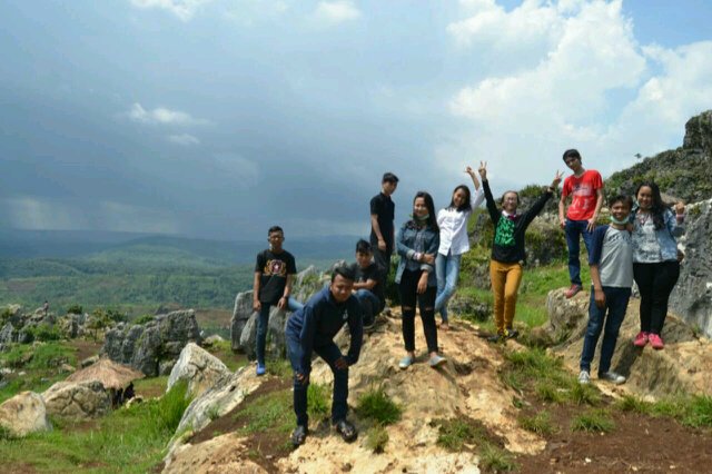 Ada saatnya kita adalah J-Rockstars, ada saatnya kita adalah pecinta alam, kami J-Rockstars yg cinta akan alam!