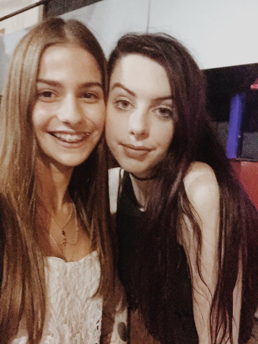 VickyCimx tweet picture