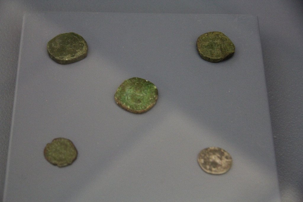 DepVendee's tweet photo. #archéologie Journées de l'Antiquité : expo "Sallertaine, à l'époque gallo-romaine #historial de la #vendée aux Lucs https://t.co/9gyA1c0ZUJ