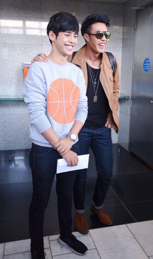 FRMIRACLE's tweet photo. คู่กับพี่แม็กซ์นิดนึง 😁 #มาริวกิ้ว #maxaf12 #af12 https://t.co/INs2xMfINJ