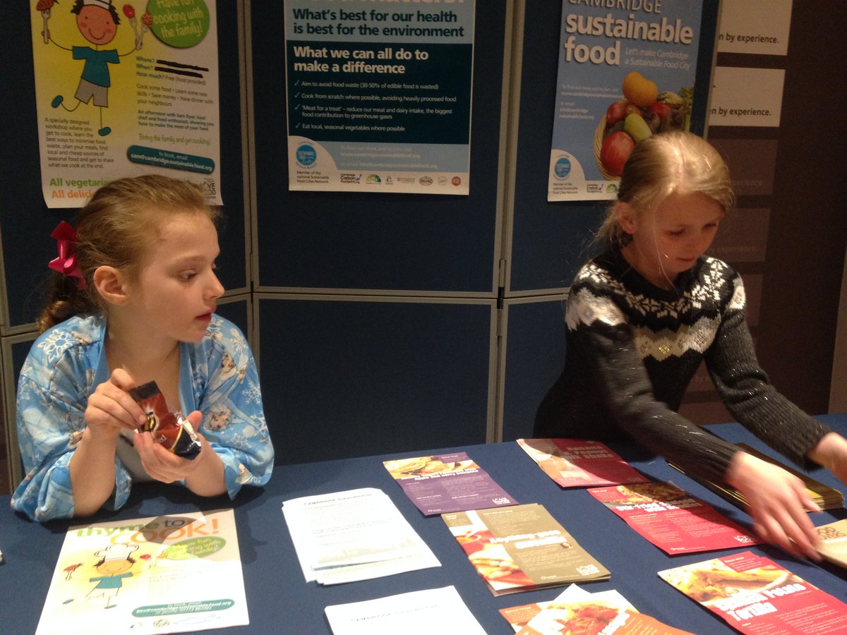 HilCoxCondron's tweet photo. Young residents sharing info about @Foodcycle and @FoodCambridge at @DittonFields community evening https://t.co/7yPUUskDgu