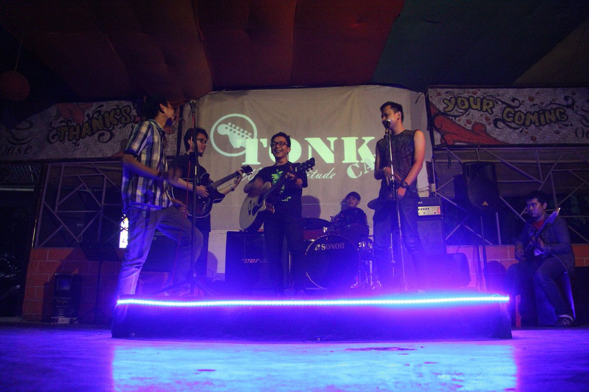 Shots by @JayBaeta from last month's jam at <a href="/TonkCafe/">Tonk cafe</a>. Others: 500px.com/jaybaeta/galle….