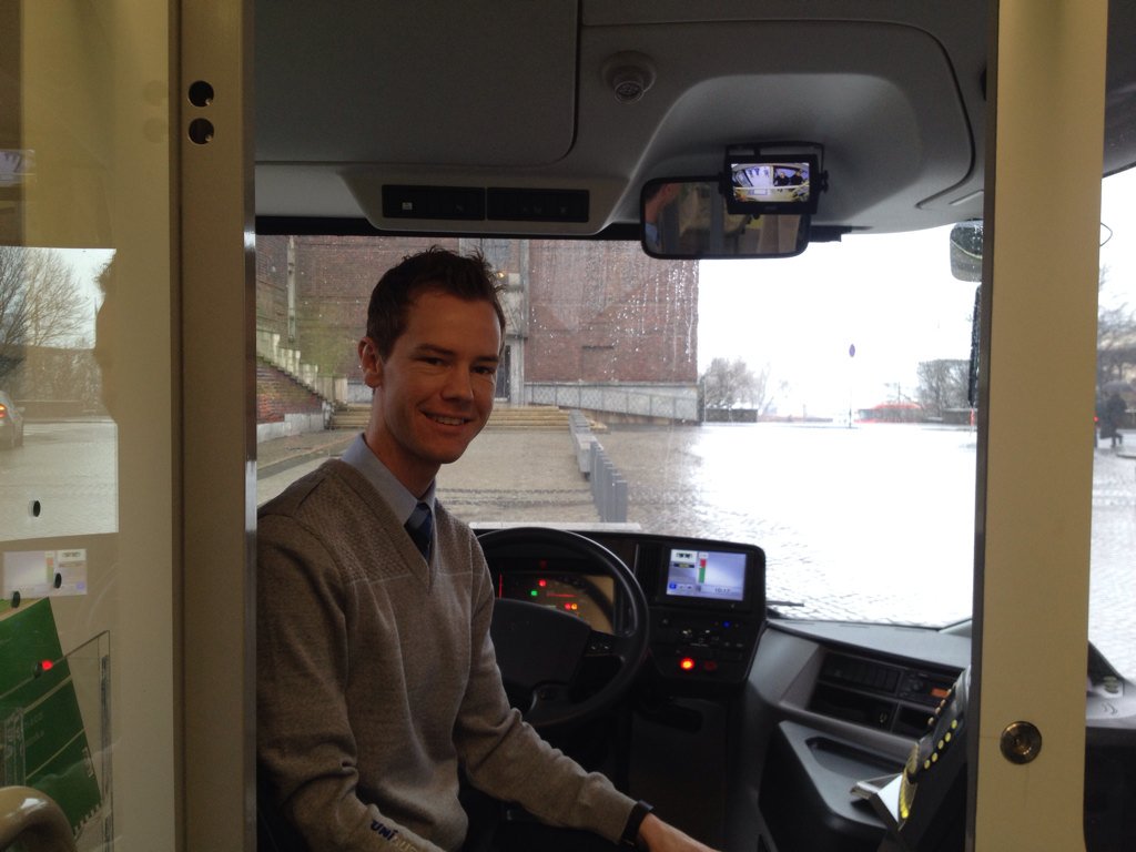 Sjåfør Torkil sitter midt i bussen! Frakter oss stille og trygt gjennom #Oslo #elbuss <a href="/VolvoBusGlobal/">Volvo Buses</a> <a href="/Siemens/">Siemens</a>