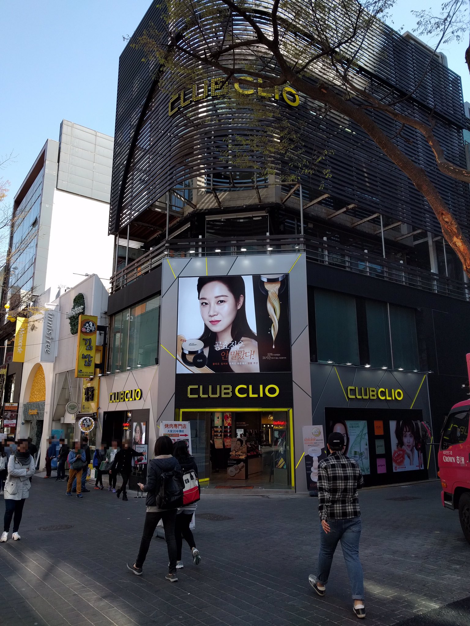 Twitter এ ソウル 明洞 ミョンドン 明洞中央路に最近オープンした韓国コスメブランド Club Clio 売り場 ブランドの広告モデルは韓国の女優 コン ヒョジン ソウル 明洞 ミョンドン T Co Ewxabccc2h ট ইট র