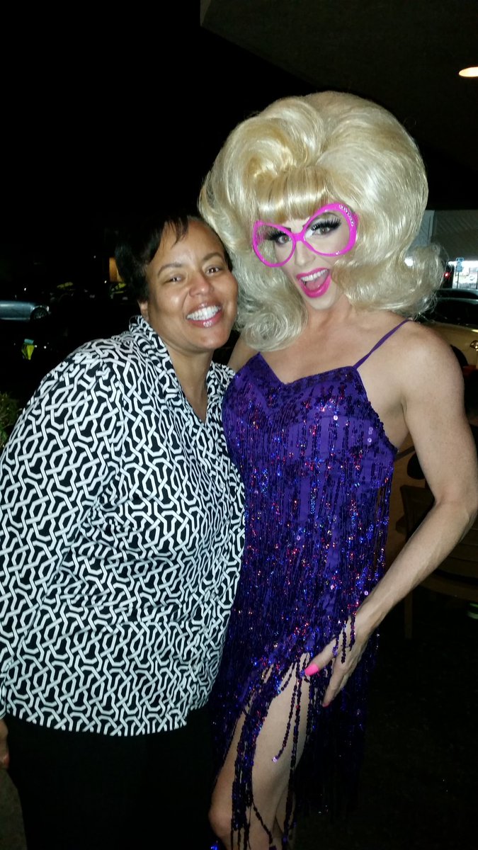 tiffmc1013's tweet photo. Had so much fun tonight with the bingo lady @AlyssaEdwards_1, even if I lost. #GoodJudys #DragRace https://t.co/6xoWzSd5f9