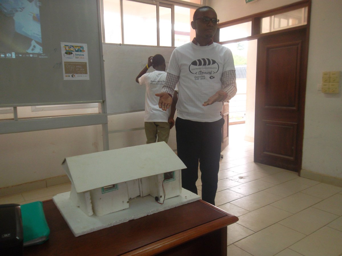 tsopnangsr's tweet image. Genuino Day By iTronics c&apos;est des Projets et des communautés a couper le souffle. C&apos;est la famille #GenuinoDay2016