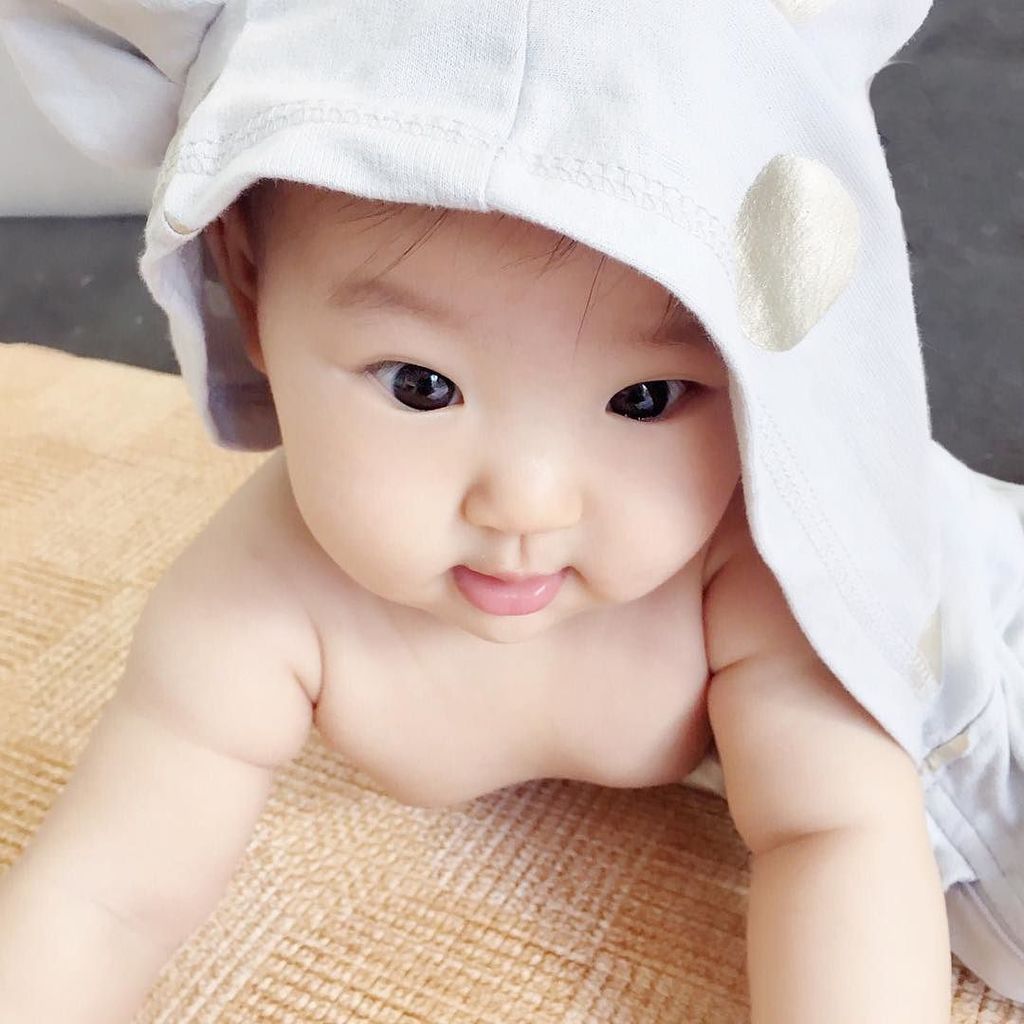 EskimoBoutique's tweet image. • H o o d i e girl • ✌🏼#tummytime #learningtocrawl #gettingthere by zara_nugget