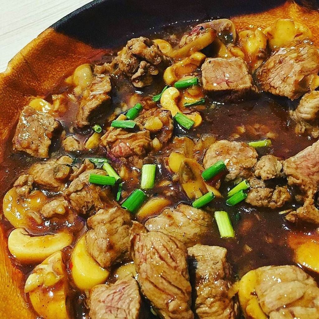 Care to try our Beef and mushroom Salpicao for lunch? Sauteed beef tenderloin medallions, garlic and mushrooms with…