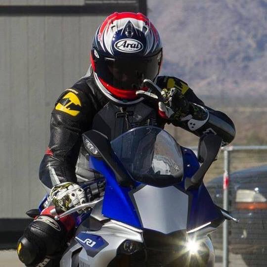 RCRBOY's tweet photo. Track days = happiness! 📸: Jeff Allen @BonnierMotoGrp #hackdaytrackday @AraiAmericas @taichi_official @alpinestars https://t.co/MUiNFTkVYH