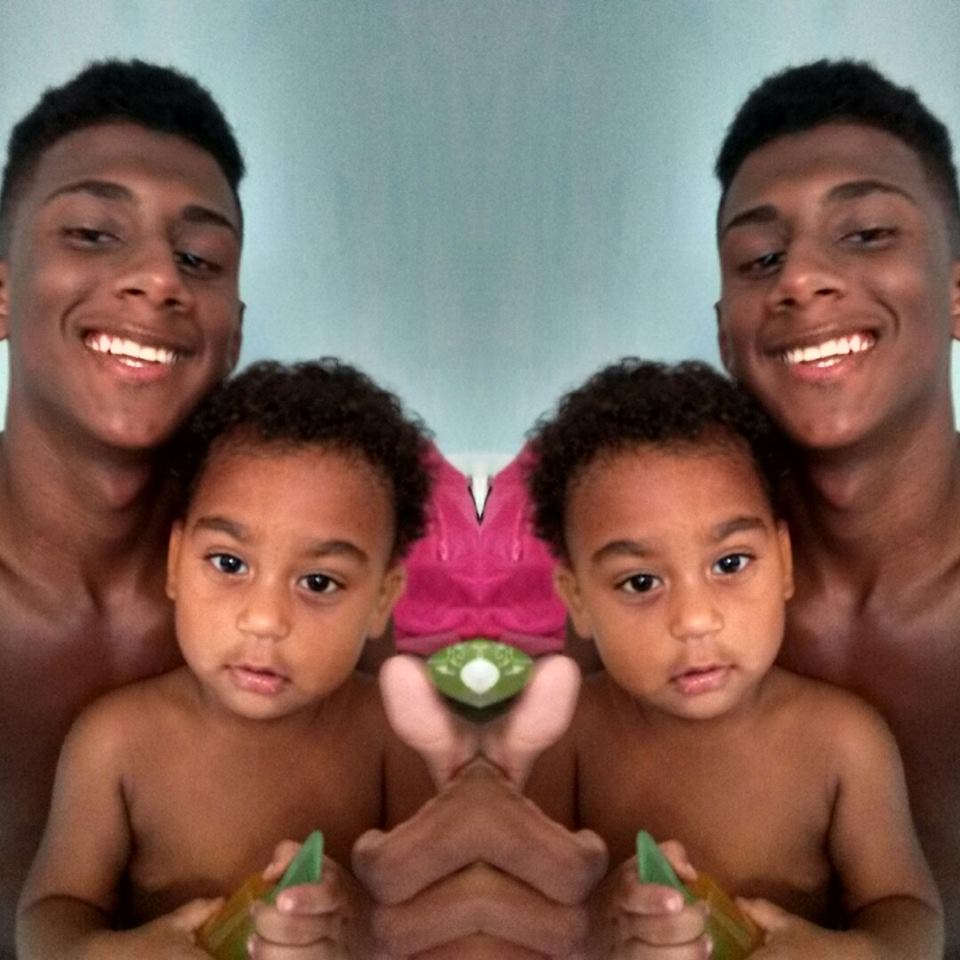 matheuspepe99's tweet photo. A coisa mais linda do mundo é ter você aqui, do meu lado  pequeno  #victoor https://t.co/IGbA8rTVPw