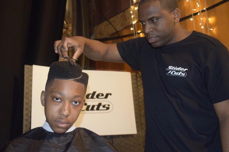 SliderCuts's tweet photo. Hooking Josh up with a #JuiceCut at the pop up barber show I did with @somewhereto_ on Weds just gone #SliderCuts https://t.co/vsrUyUS6lV