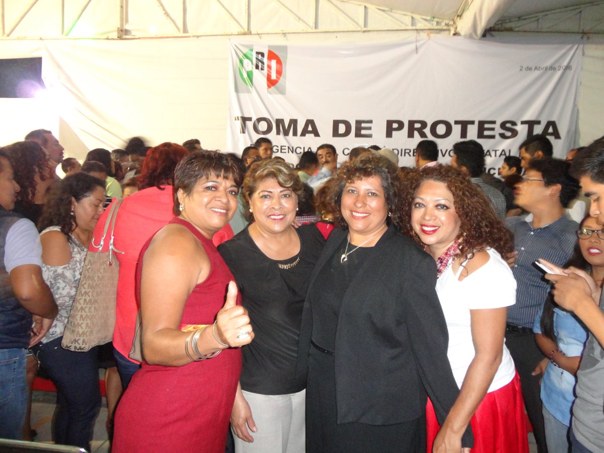 lolis_08's tweet photo. Presentes en toma de protesta @AvilesAlvares @AngelicaAvilesA @verocastillo24 https://t.co/v5ngJShVNm