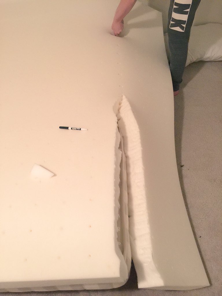 BasicallyIDoWrk's tweet photo. Our memory foam topper was too big so instead of buying a new one, we broke out the scissors 😂 #BallerOnABudget https://t.co/wKwg18AA8O