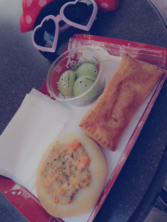 model_Lave3319's tweet photo. 最近、美味しいの食べてばっかなような…😋🍴💗
体型維持頑張らなきゃなのに😯
でも、美味しいもの食べると笑顔になれるよ！

み���なも美味しいの沢山食べて毎日楽しもう🙈💕 https://t.co/0FNDXMTa8G