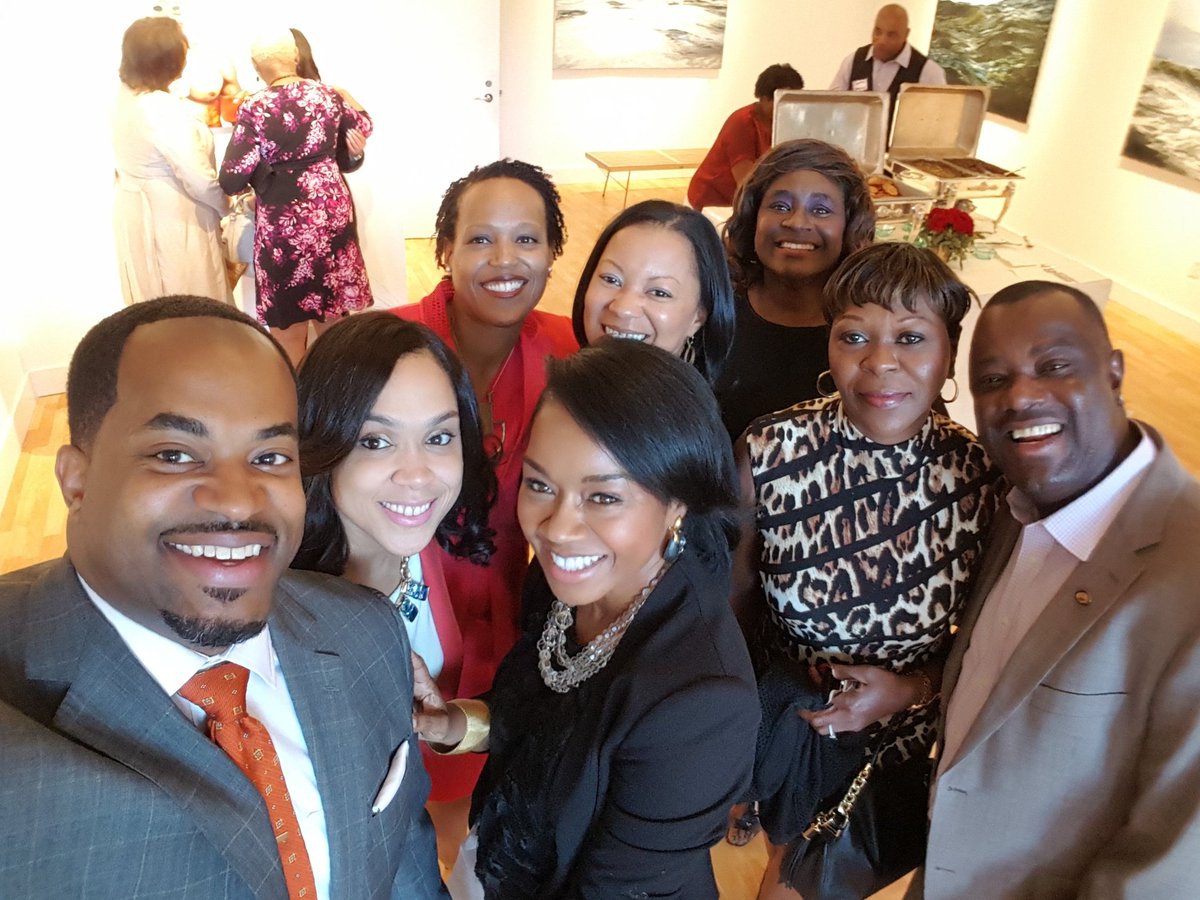 tiffanyljones's tweet photo. Thank u Marilyn & Nick Mosby for coming to Charlotte for this fabulous event. #mosbyformayor #baltimorepowercouple https://t.co/CDlmgzuONP