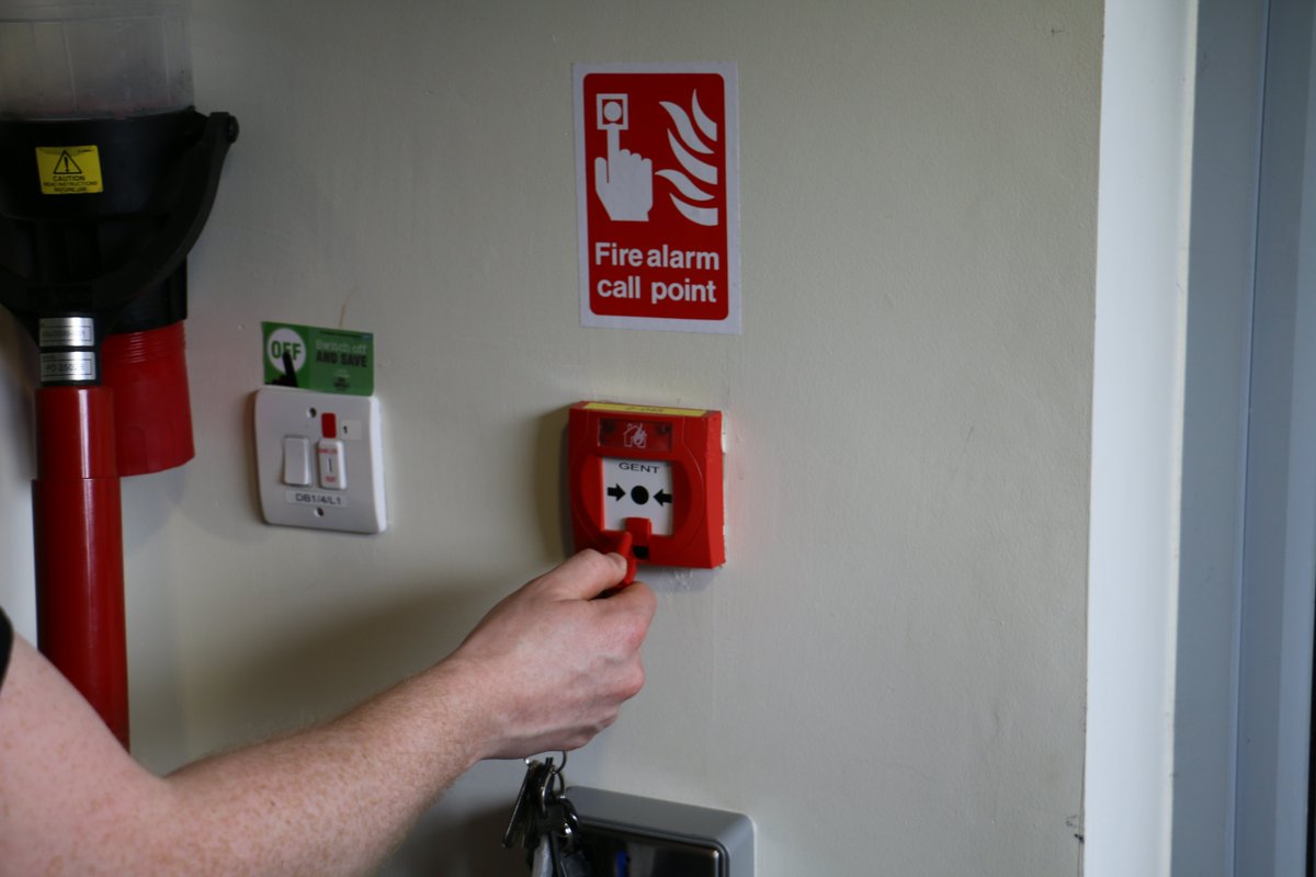 MarstonFireLtd's tweet photo. Are you doing your #weekly #callpoint / #FireAlarmTest #TestItTuesday Marston Fire Ltd can do this for you #BS5839 https://t.co/fo8yEHMDwy