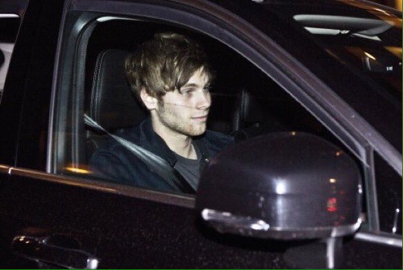 VAP0URHOOD's tweet photo. When u overhear people talking about 5sos https://t.co/cYSl67ifuC