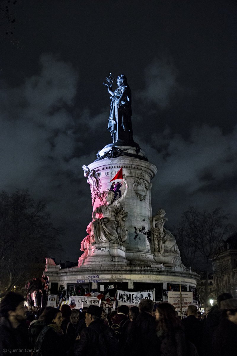 unquentin's tweet photo. PHOTO reportage #NuitDebout #34mars #PlaceDeLaRepublique #paris #LoiTravail #loitravailnonmerci #OnVautMieuxQueCa https://t.co/BdR3KZImJN