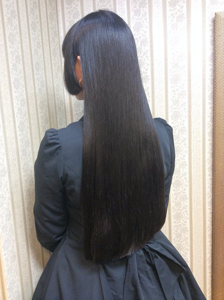 シャンテグラム Twitterren ヘアスタイル紹介 きれいな黒髪ロング姫カットのお客様 毛先重めのサラサラ艶やかな髪の毛です トリートメントでより更に美髪をキープしたくなりますよね T Co 8bkcu7areu