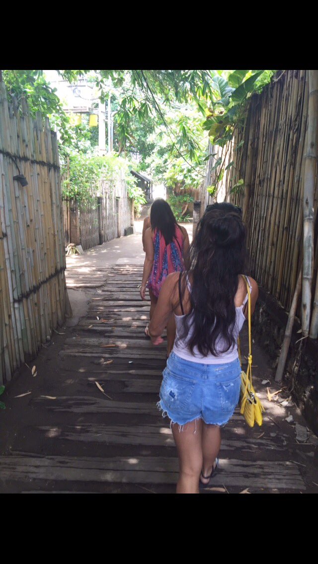 PipFong's tweet photo. I miss sweating my way through the streets of Bali 💛 #NZNextplease @Qantas https://t.co/0LYGvIxTT2