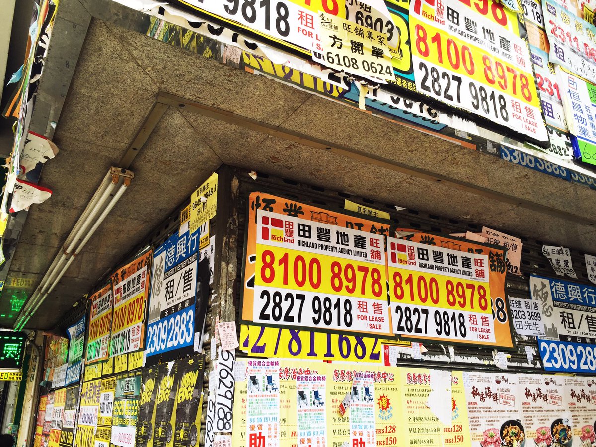 hoo7xx's tweet photo. the wall was covered with ads. #SM6305 #emotionalcity https://t.co/Gf5fdJNPet