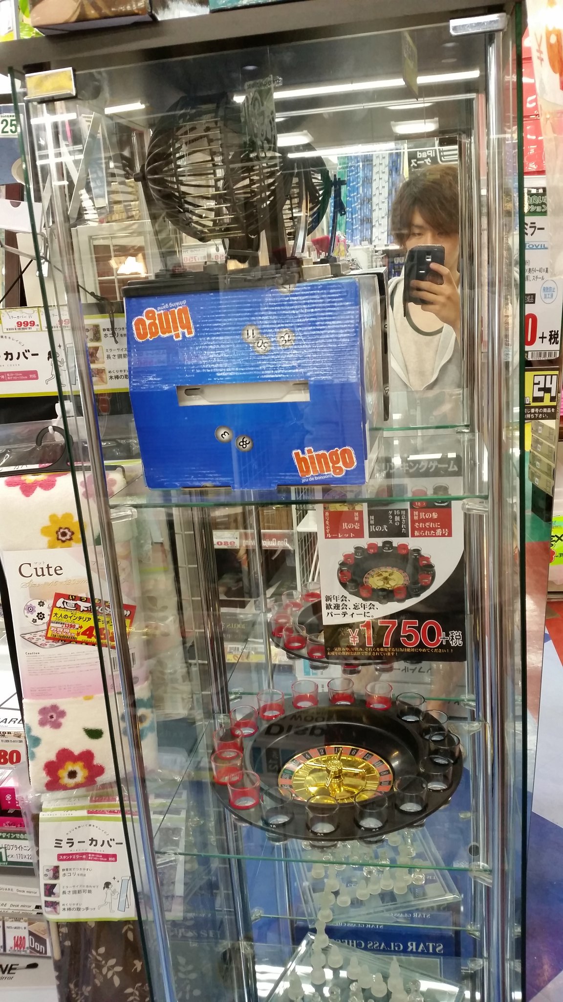 ことりニョッキ ドンキなどに売ってるガラスコレクションケースを使って飾るのをオススメします 価格が1万ぐらいでコスパがすごく良いです T Co Anl0kwirhp