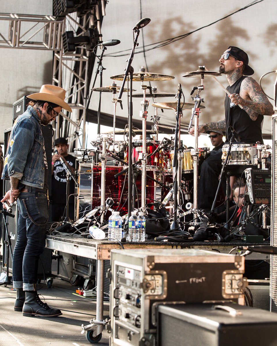 fogagain's tweet photo. @Yelawolf and @travisbarker #FamousXSlumerican https://t.co/Y5k0tOvRpg