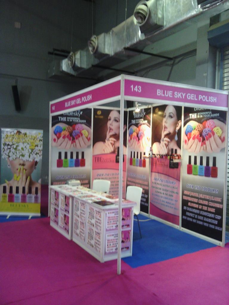 blueskyindia1's tweet photo. Having fun in Kolkata at the professional beauty exhibition. Glad 2 expand r customer base @DinaUmarova @rashim1988 https://t.co/D1mCcTK5nr