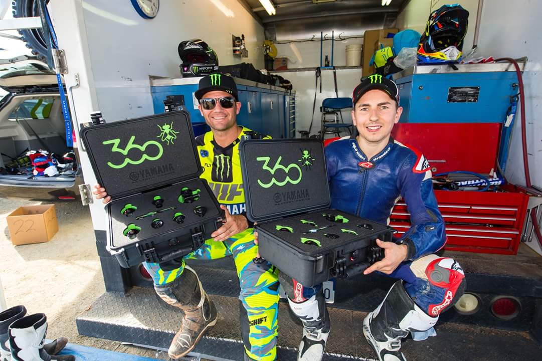 No te pierdas detalle con #360Fly <a href="/CRtwotwo/">Chad Reed</a> <a href="/lorenzo99/">Jorge Lorenzo</a> #TransmisionGP