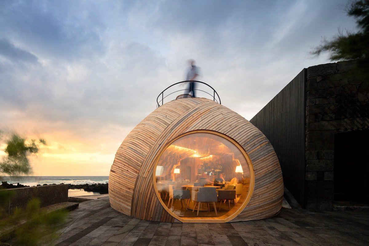 lovelystreets's tweet photo. En la Isla do Pico #Azores la arquitectura del #CellaBar llama la atención por su originalidad. https://t.co/jFCkDL08WR