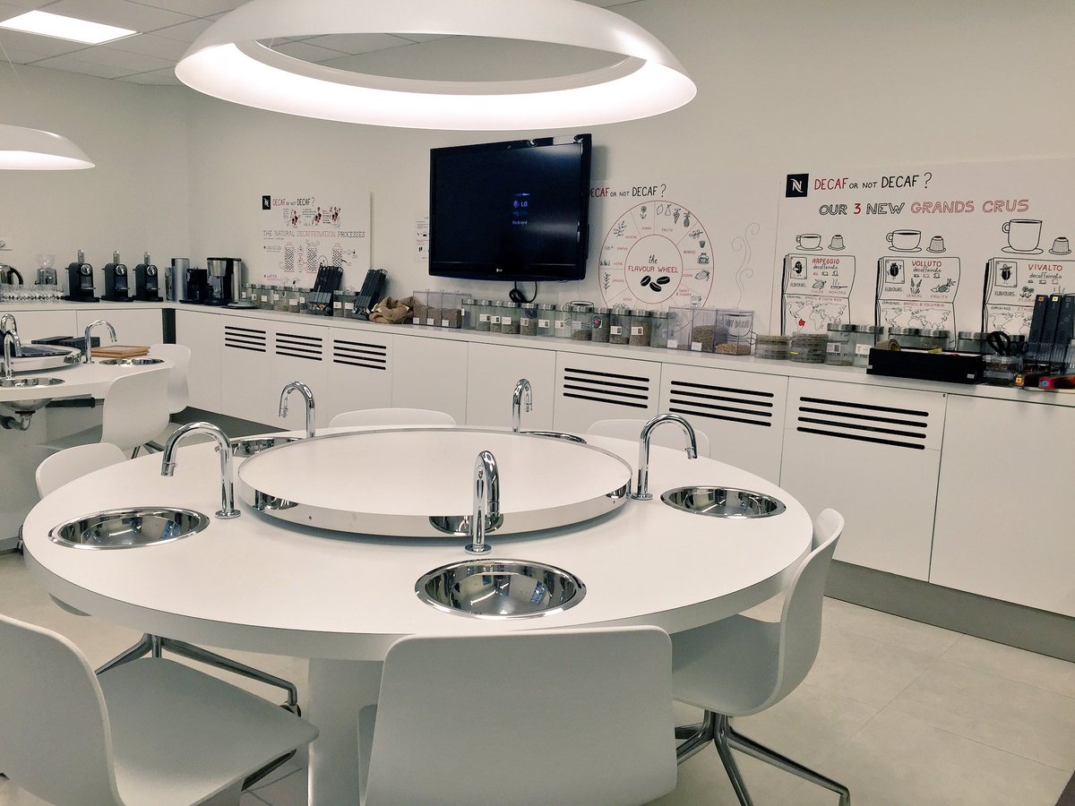 AFRClient's tweet photo. En direct de la @NespressoFR Academy pour la matinée : une expérience Luxe dans un univers industriel. https://t.co/tla2JdVtFz