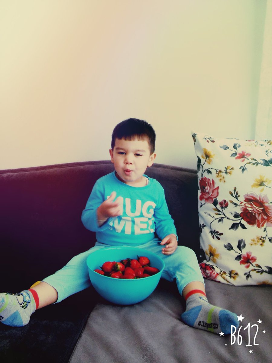 ZelkDemet's tweet photo. #cilek #canavari 🍓🍓 https://t.co/B9G2PA0joG