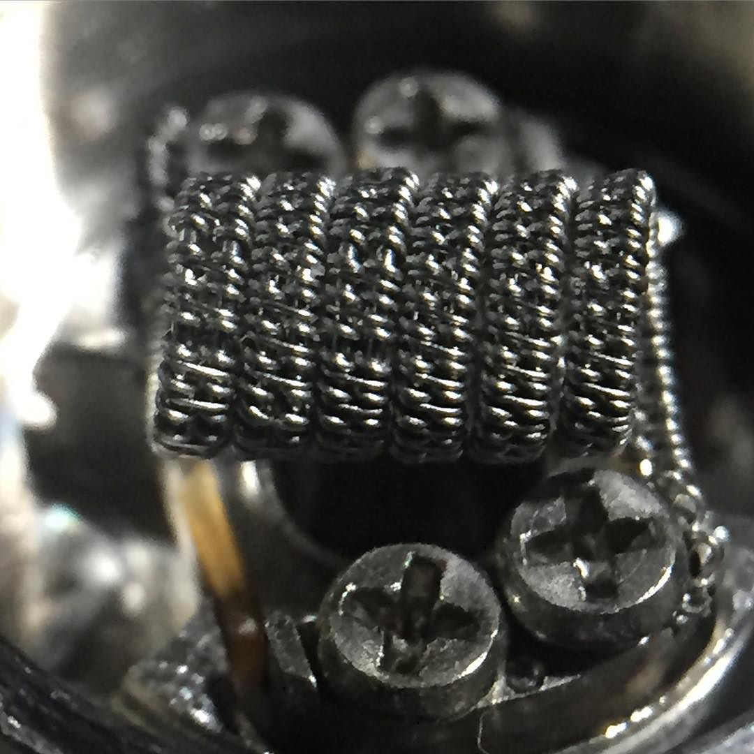 JaiHaze's tweet photo. Staggered fused clapton; 36g binding the 34g clap tons together on a micro tfv4 with the rebuildable Clapton head. https://t.co/f8nbbeIgcx