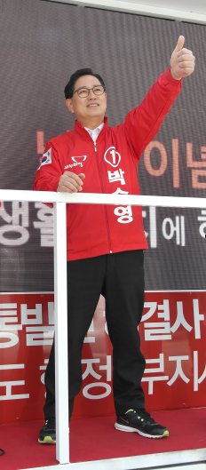 640107Psy's tweet photo. [수원정(영통구) 국회의원 후보]
매탄동 유세현장!
박수영 후보를 만나면 반갑게 인사해주세요! https://t.co/iLLH6sW9hg